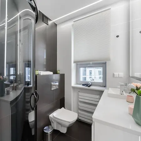 Apartment Lumina Design With Beautiful View Warsaw