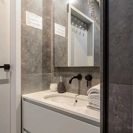 Apartment Lumina Design With Beautiful View Warsaw