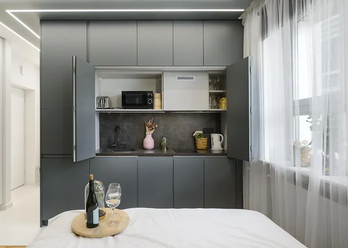 Lumina Design With Beautiful View وارسو